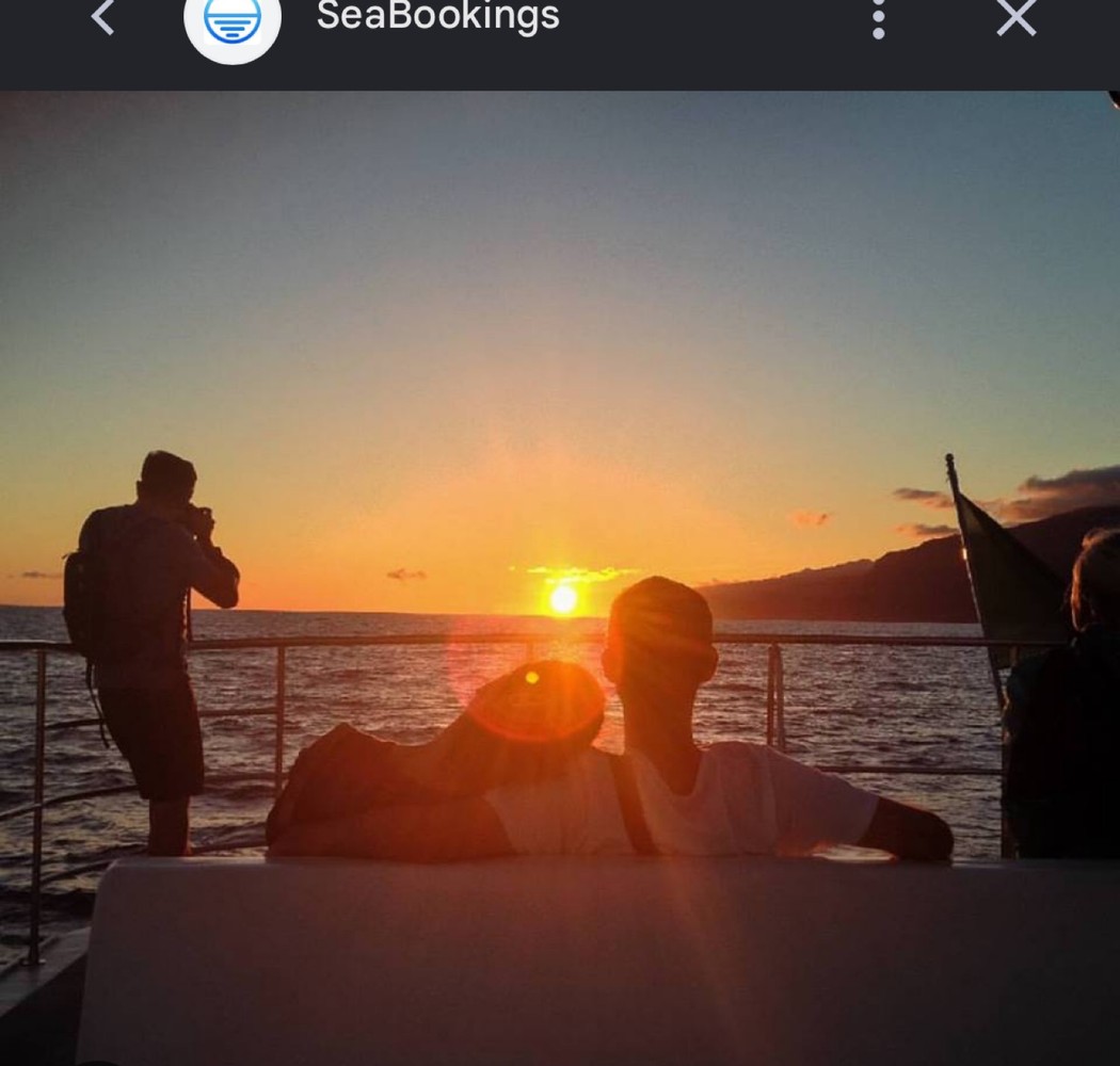 Pôr do sol a partir do mar na Madeira